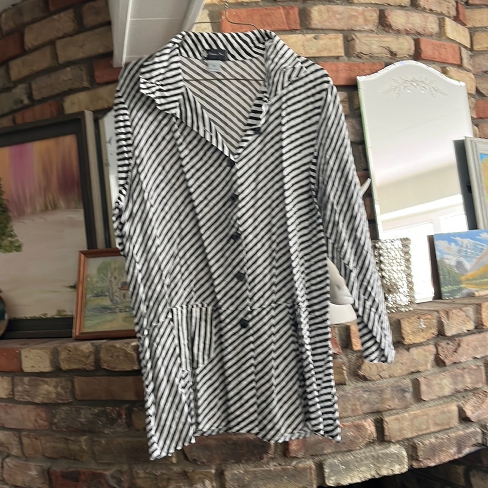 XL DAMEE INC. BUTTON UP TOP